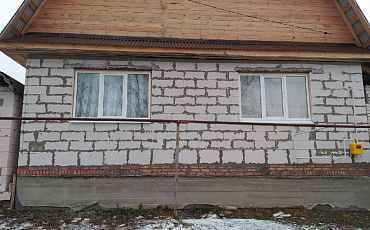 Семья погорельцев Каленсковых въехала в новый дом